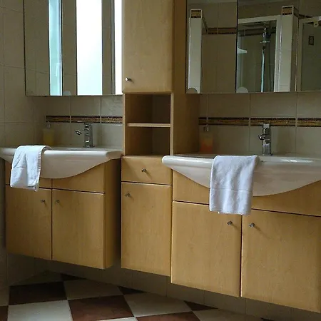 Apartment Bora 1 Mit 4 Schlafzimmer *